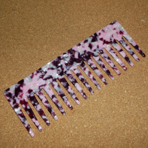 Acrylic detangling comb supplied by Longhaired Jewels