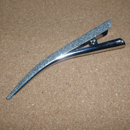 Scrunci beak clip supplied by Longhaired Jewels